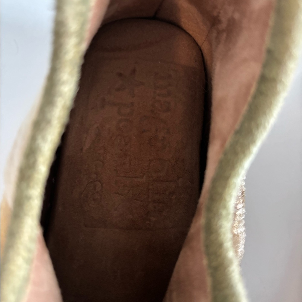 Magnolia Pearl Vintage Bootie Size 37 ❤️
‼️LIMITED RARE FIND‼️ - Picture 8 of 8